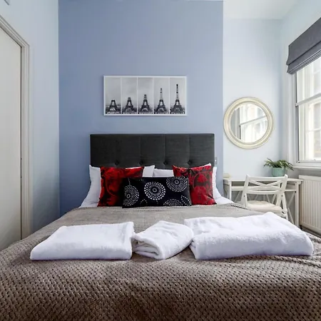 Апартаменты Guestready - Stunning Covent Garden 2Br Duplex Лондон Экстерьер фото