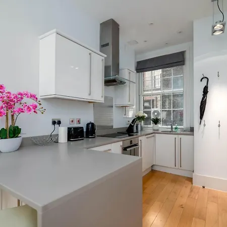 Апартаменты Guestready - Stunning Covent Garden 2Br Duplex Лондон Экстерьер фото