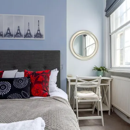 Апартаменты Guestready - Stunning Covent Garden 2Br Duplex Лондон Экстерьер фото