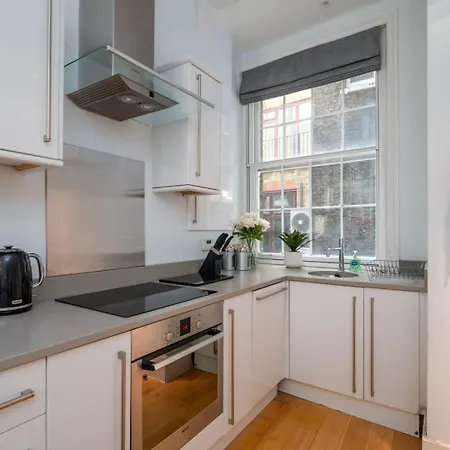Апартаменты Guestready - Stunning Covent Garden 2Br Duplex Лондон Экстерьер фото
